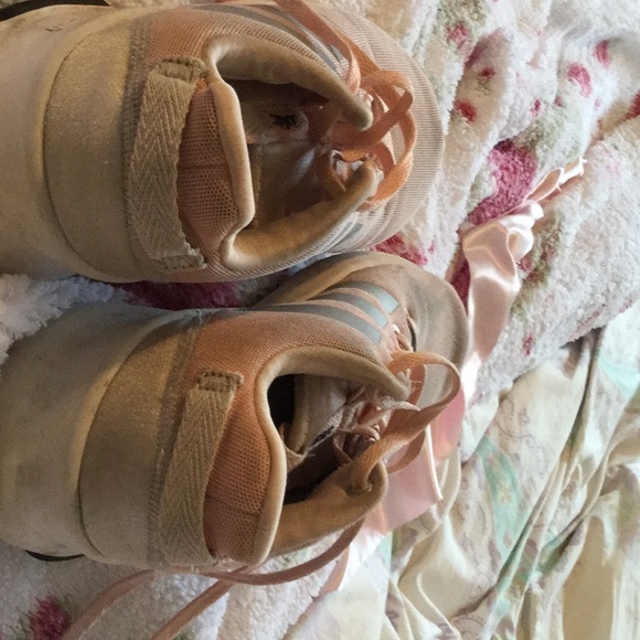 Pink sneakers - Picture 2 of 2